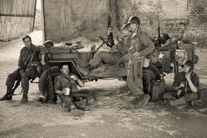 ww2 soldiers in front of jeep